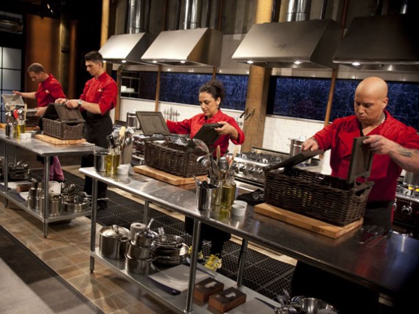 52888-69133-schott-caroline-nov-9-2016-1147-pm-cq1011_food_network_stars_s4x3_lg